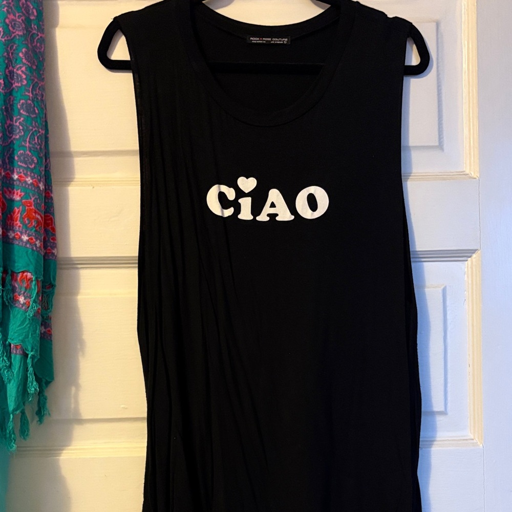 Stylish Black Sleeveless 'Ciao' Tee